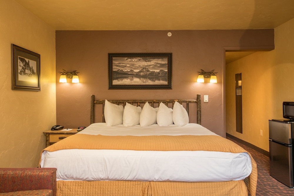 Elk Country Inn 10/68