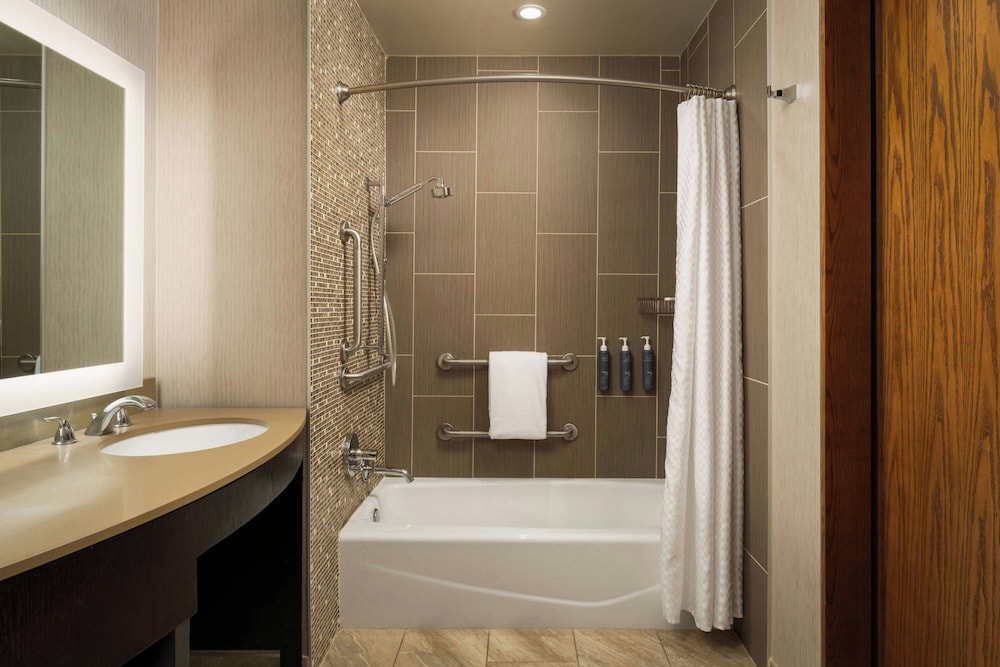 Traditional, King Bed, The Westin Nashville 7/10