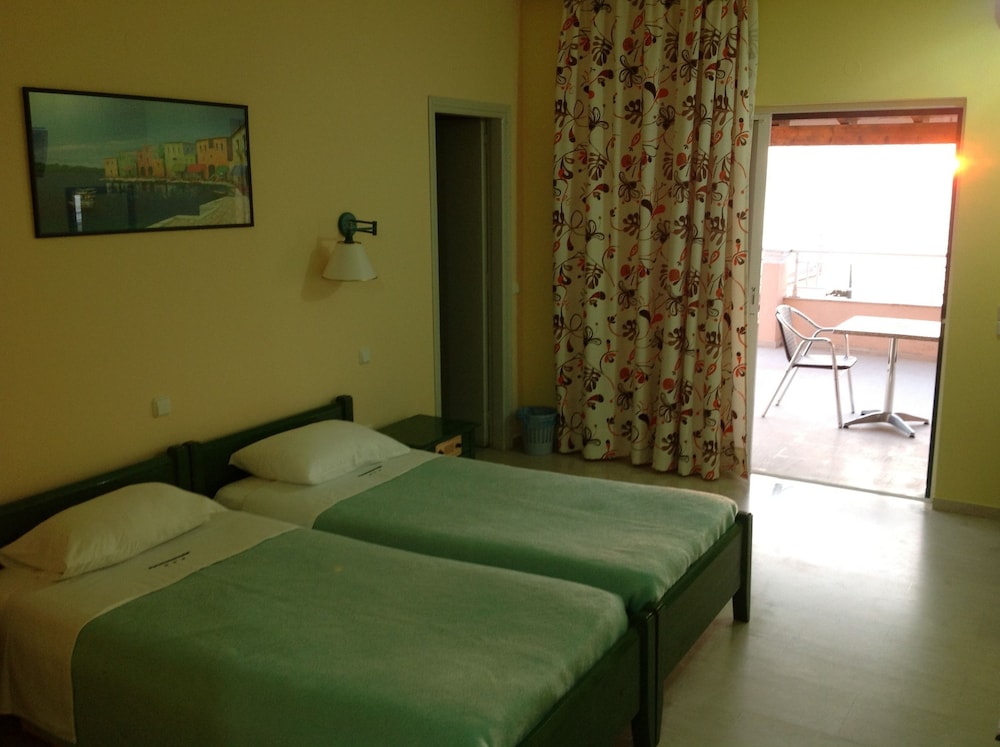 Paramonas Hotel 16/50