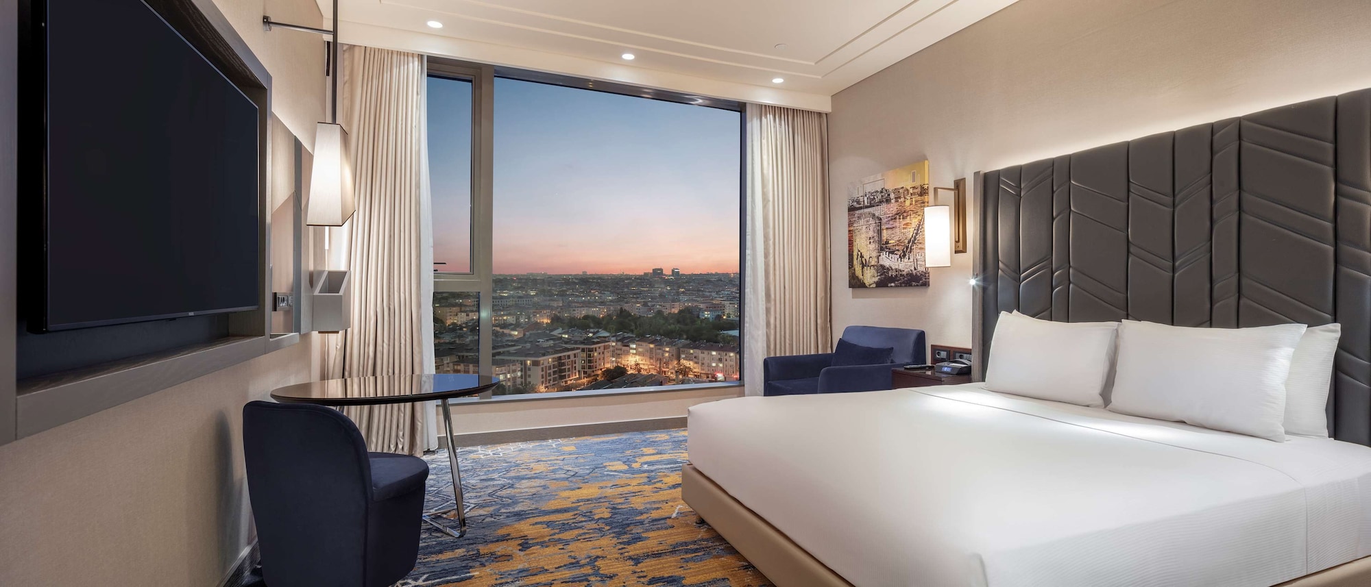 ROOM, KING BED