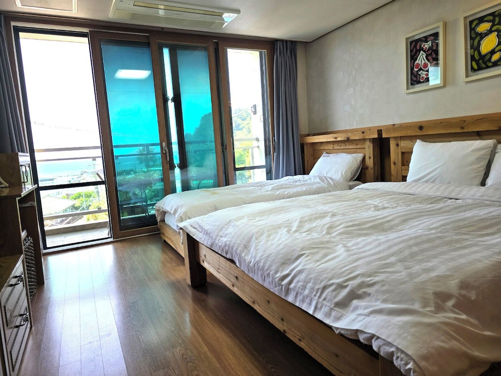 Cheonjiyeon Hotel 18/50