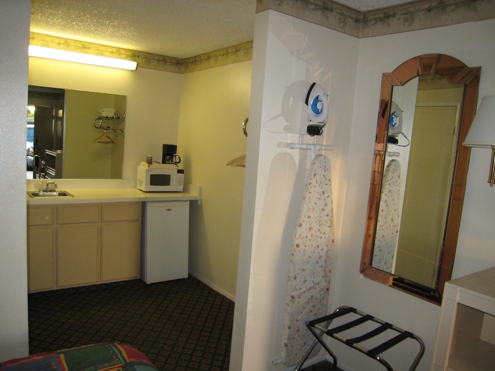Town House Motel 15/45