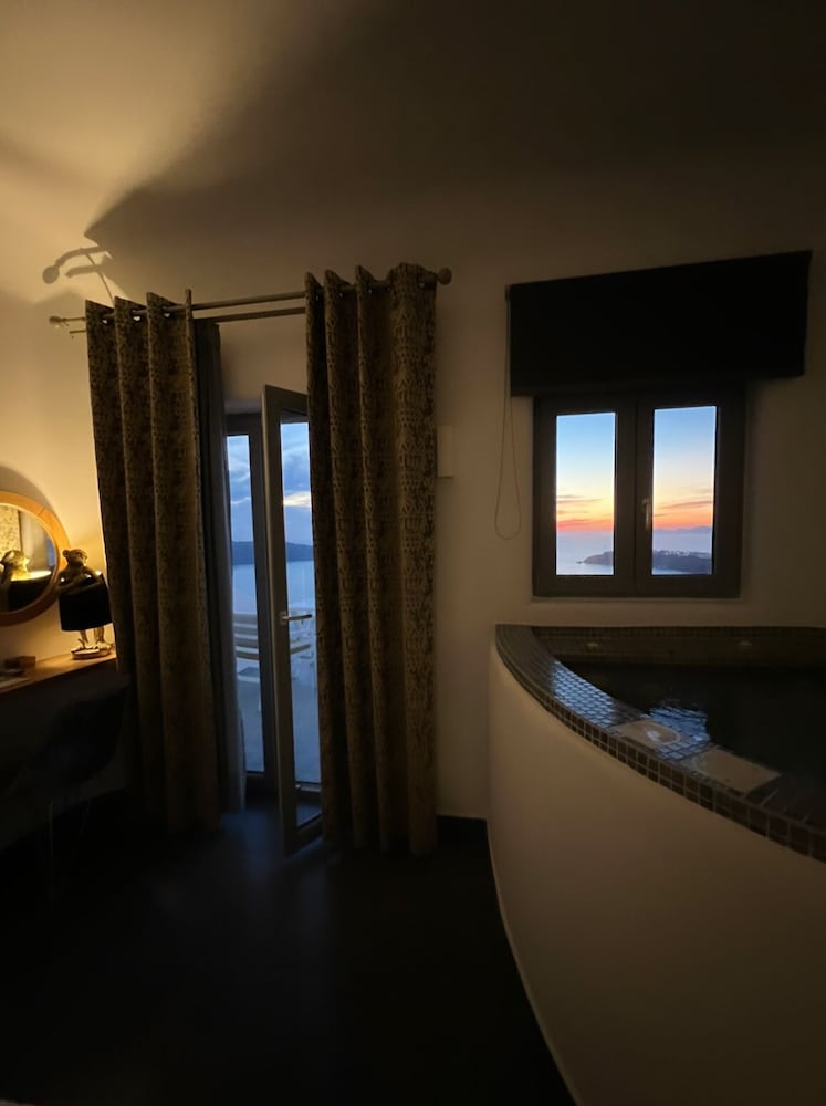 Unique Suites 19/50