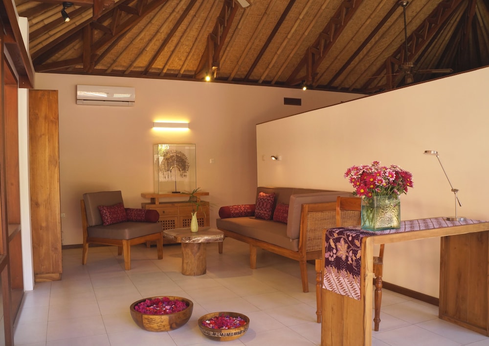 Cili Emas Oceanside Resort 28/50