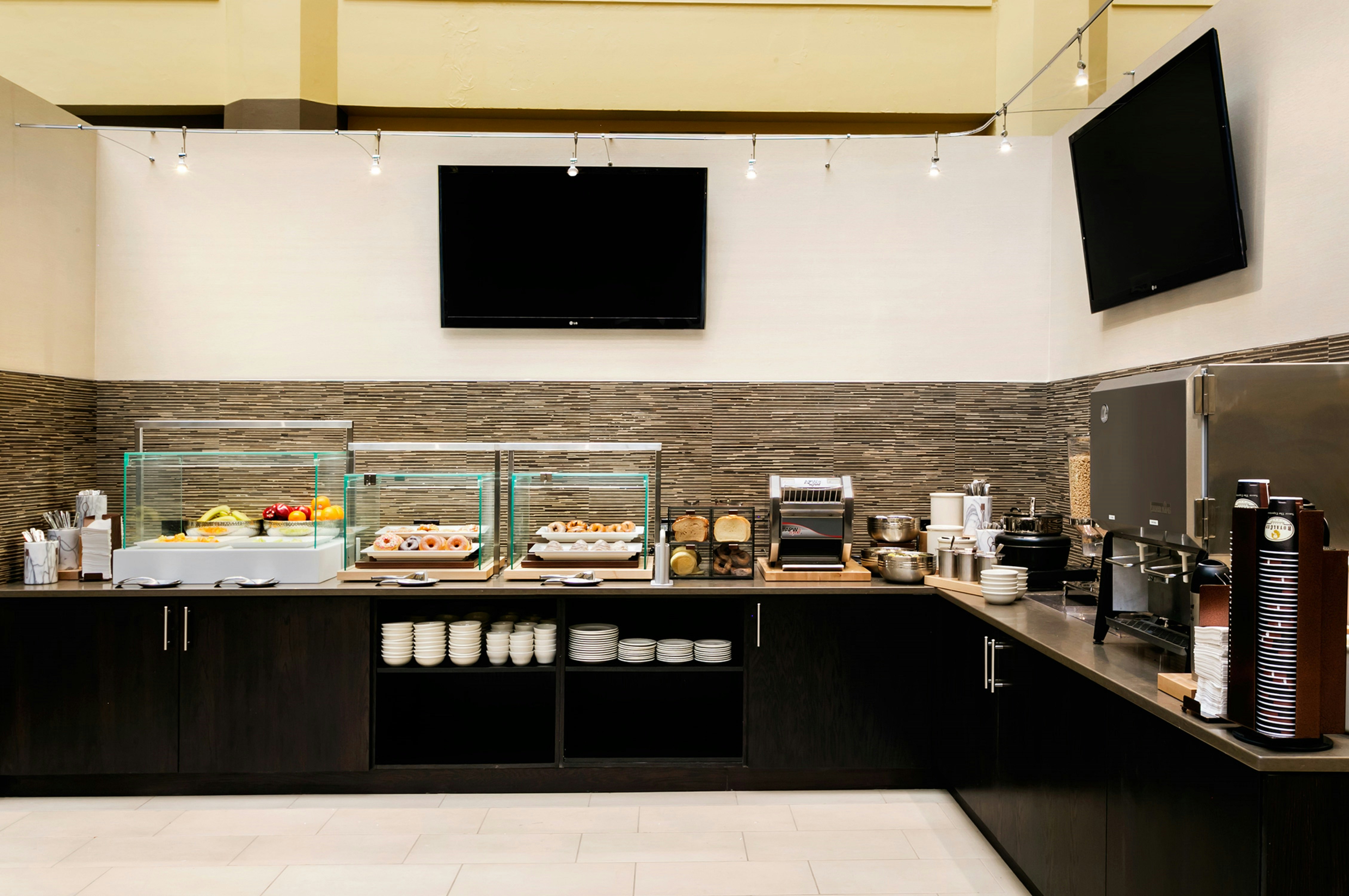Embassy Suites by Hilton Chicago North Shore Deerfield 62/65