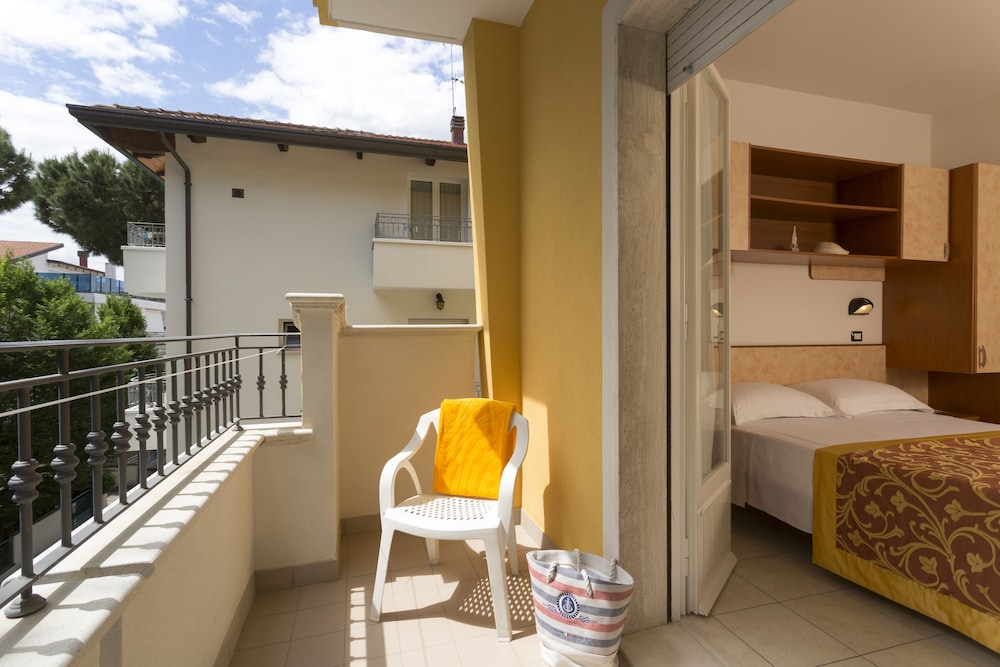 Hotel Cannes 12/37