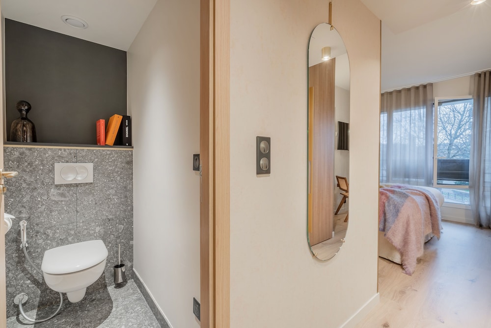 Yuna Porte Maillot - ApartHotel 50/50