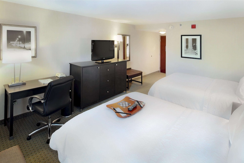 Hampton Inn & Suites Arlington Crystal City DCA 62/64