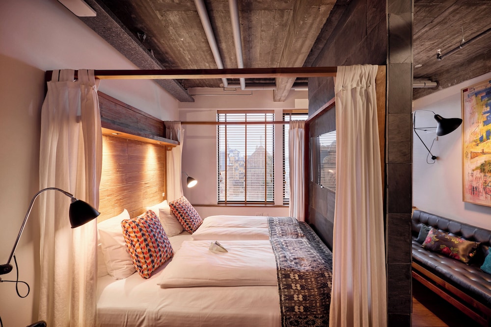 2 BEDROOMS, SUITE