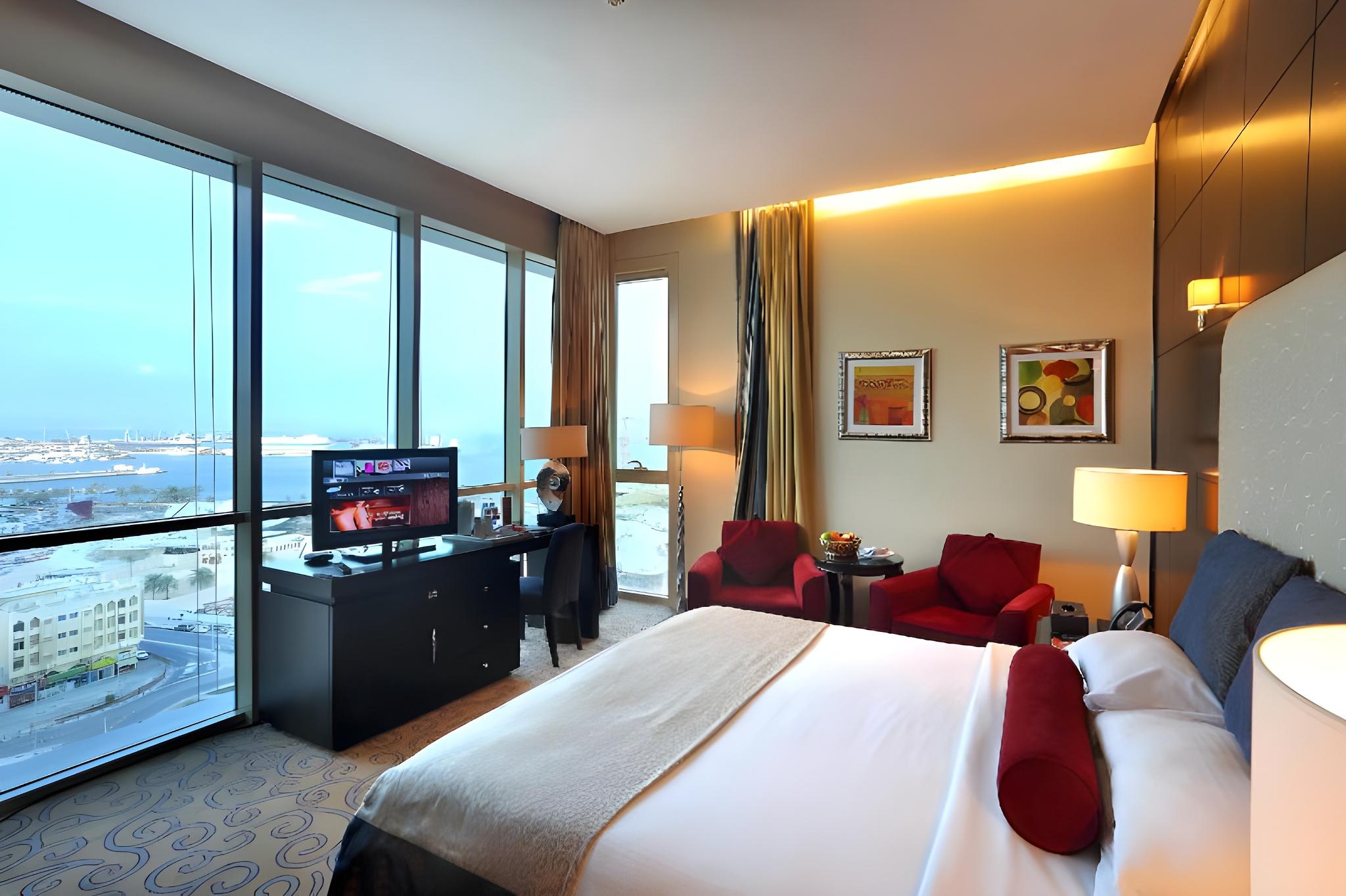 DELUXE ROOM