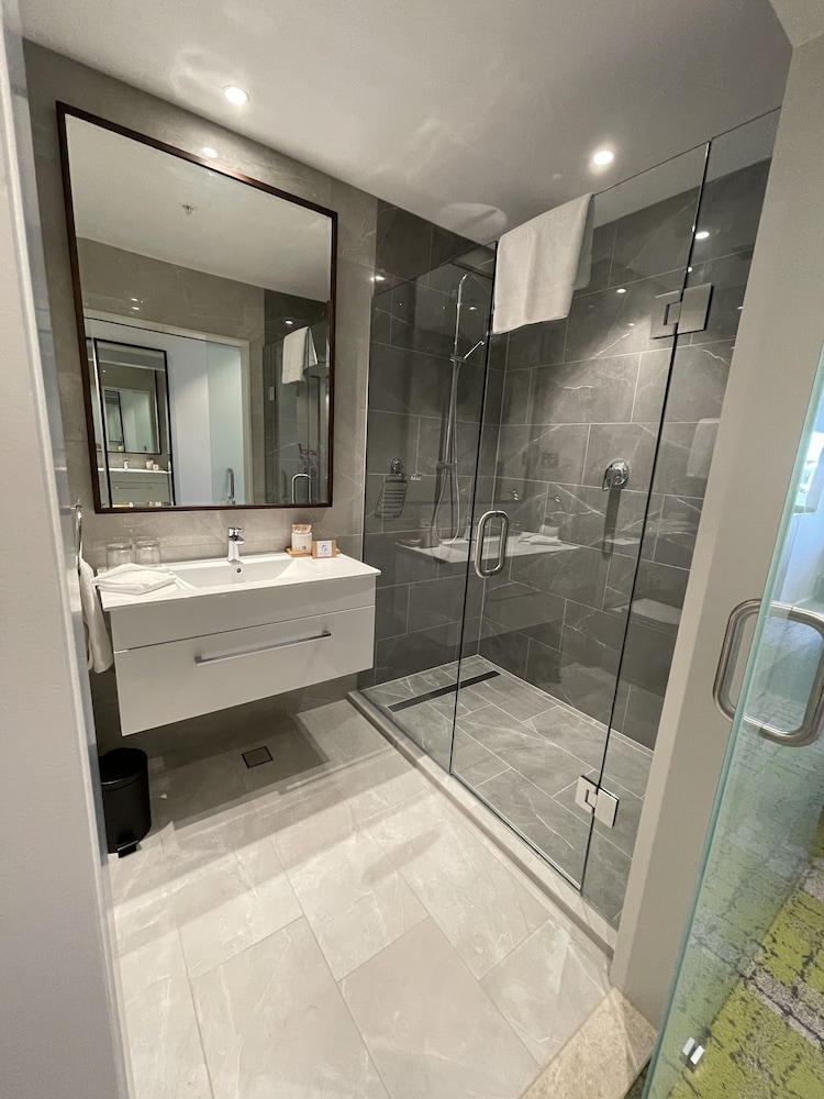 Mercure Auckland Queen Street 24/70