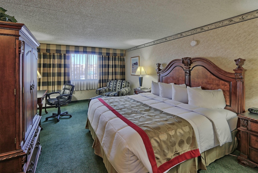 ROOM, KING BED