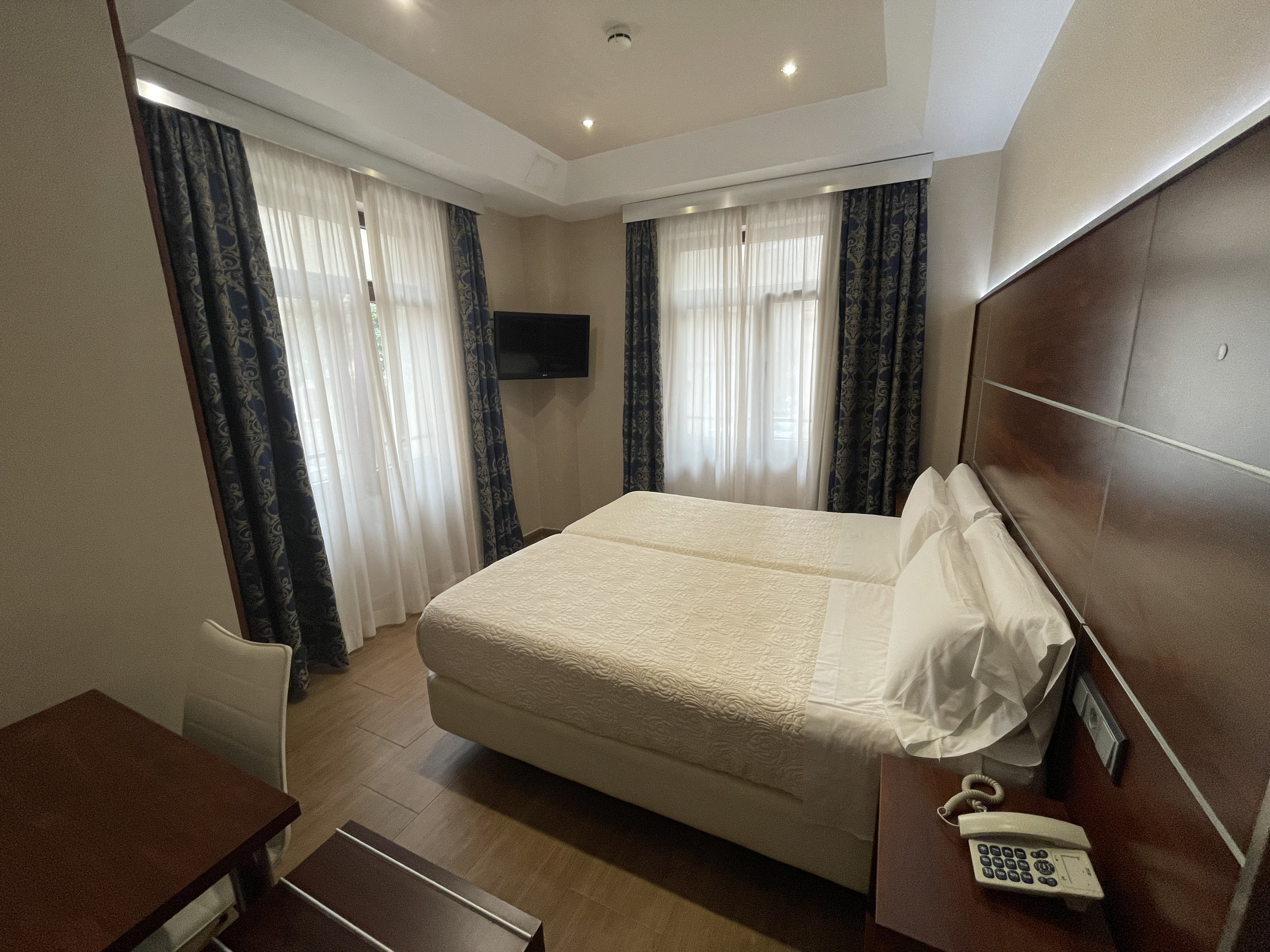 ROOM, TRIPLE