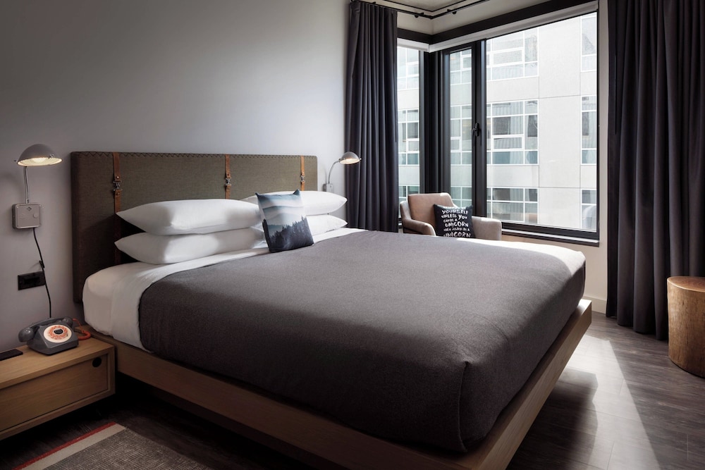 غرفة ديلوكس بسرير كينج، Moxy Seattle Downtown 2/10