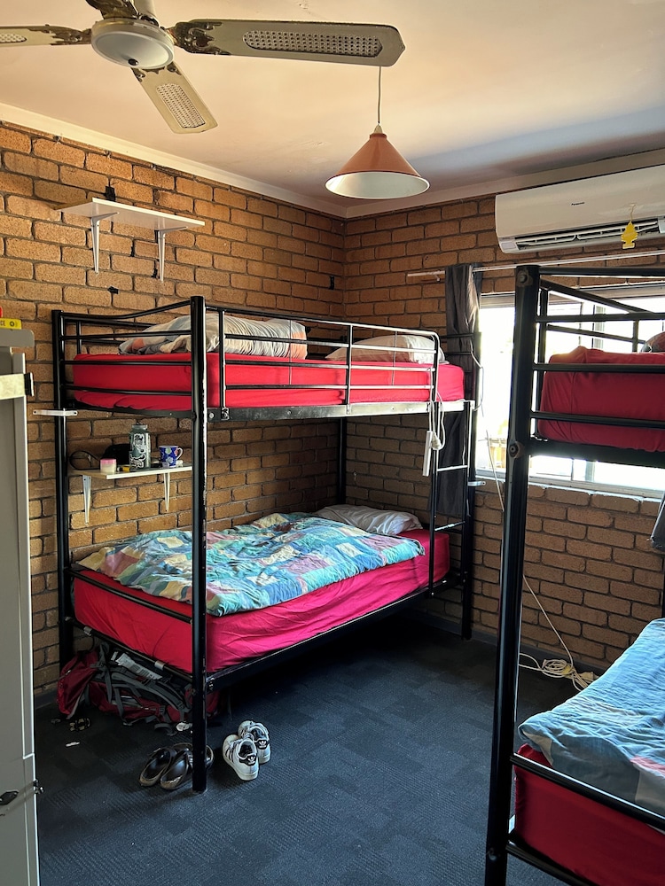 The Shiralee - Hostel 33/57