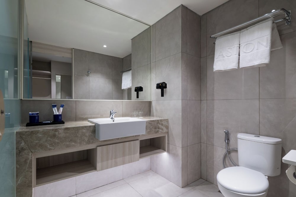 Aston Bintaro Hotel and Conference Center 95/97