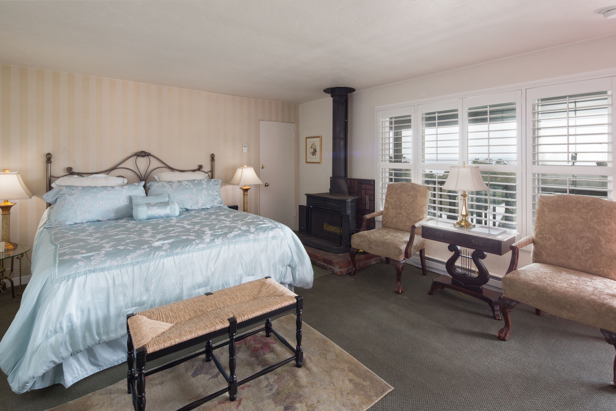 DELUXE, KING BED, OCEAN VIEW