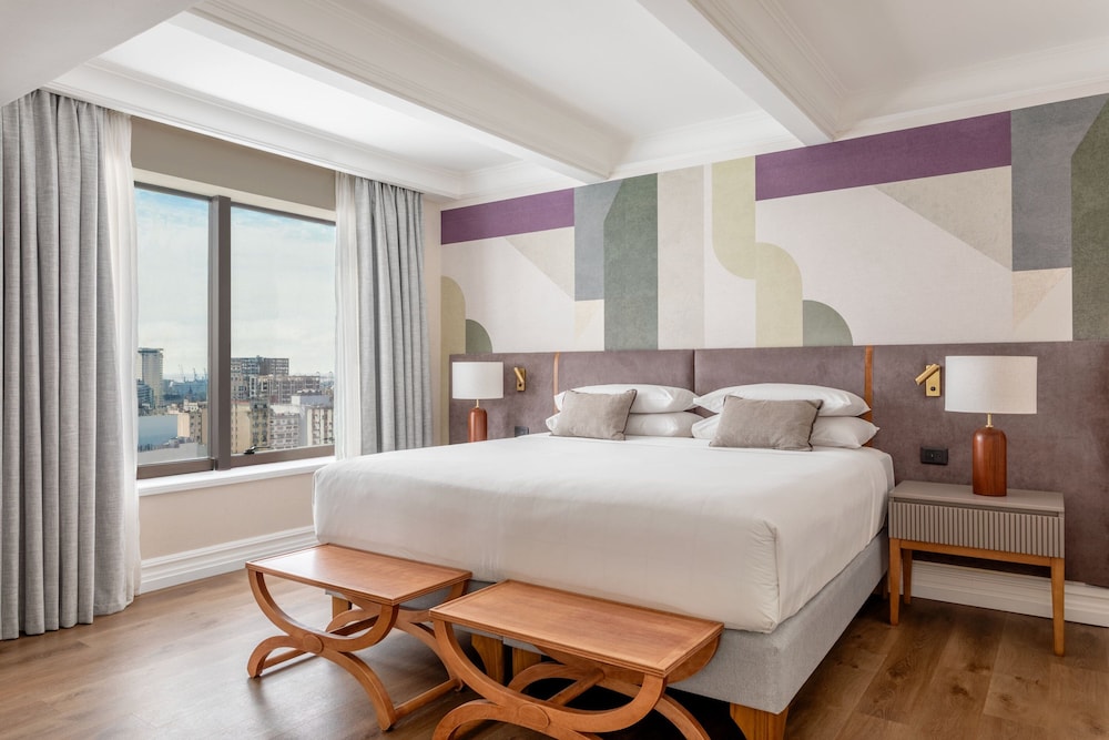 Executive, Suite, King Bed, Pool Access