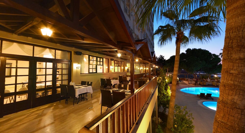 Anitas Beach Hotel 31/32