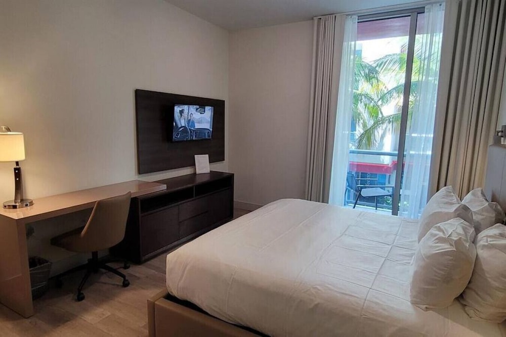 COSTA HOLLYWOOD BEACH RESORT 37/72