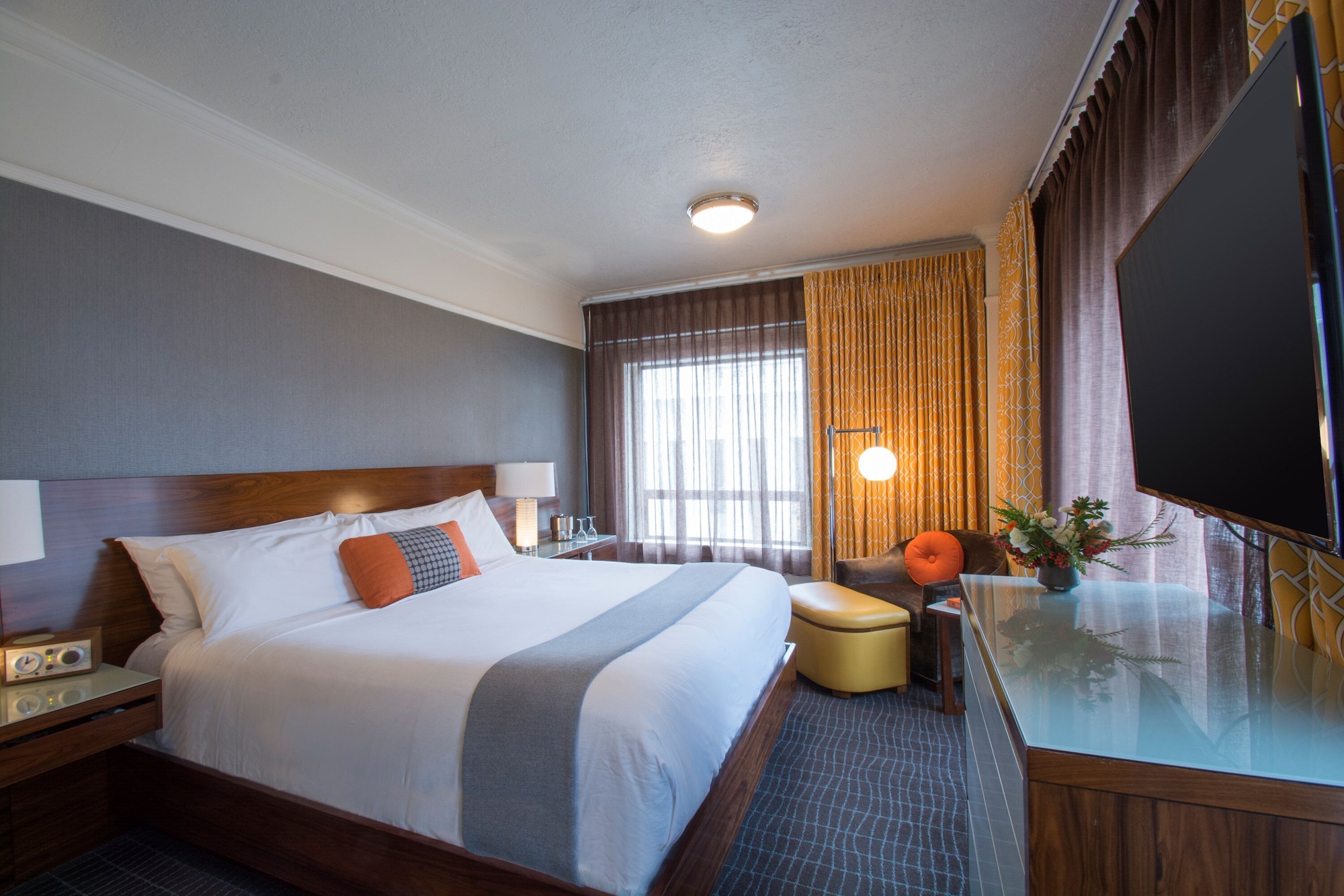 SUPERIOR, KING BED