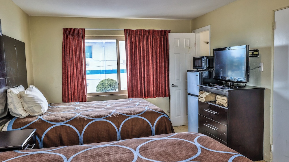 Driftwood Resort 24/70