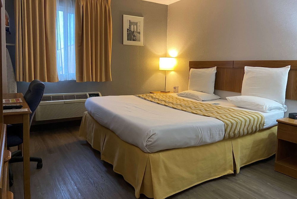 1 BEDROOM, SUITE, QUEEN BED