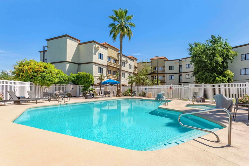 Windmill Suites Surprise - Phoenix, Ascend Hotel Collection 29/37