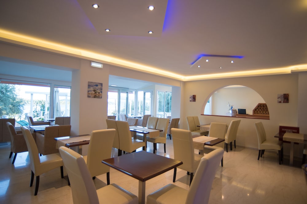 Oasis Hotel 36/50