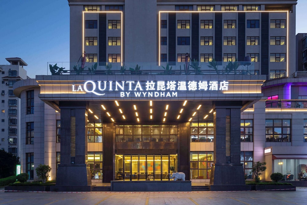 La Quinta by Wyndham Qionghai Yinhai 2/26