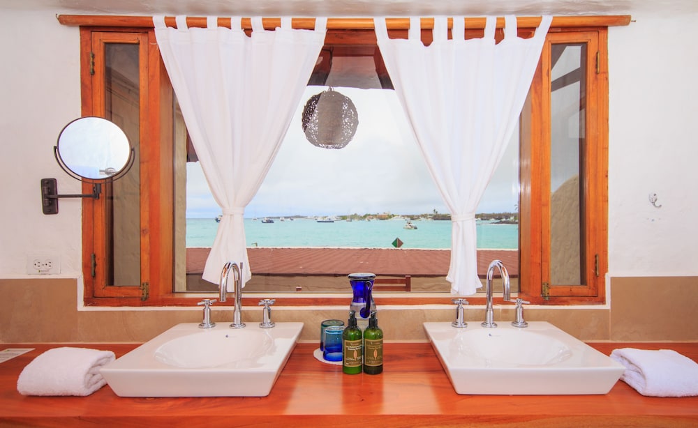 Red Mangrove Aventura Lodge 36/77