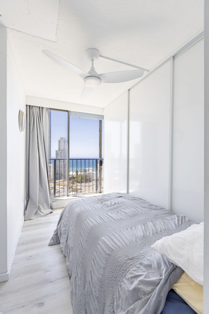 Condor Ocean View Apartments 4/74