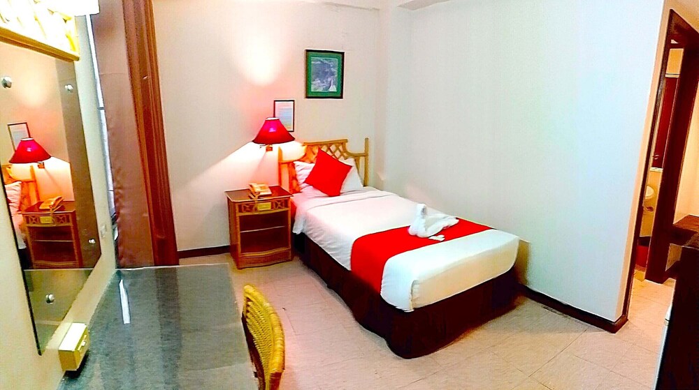 Humberto's Hotel 32/53
