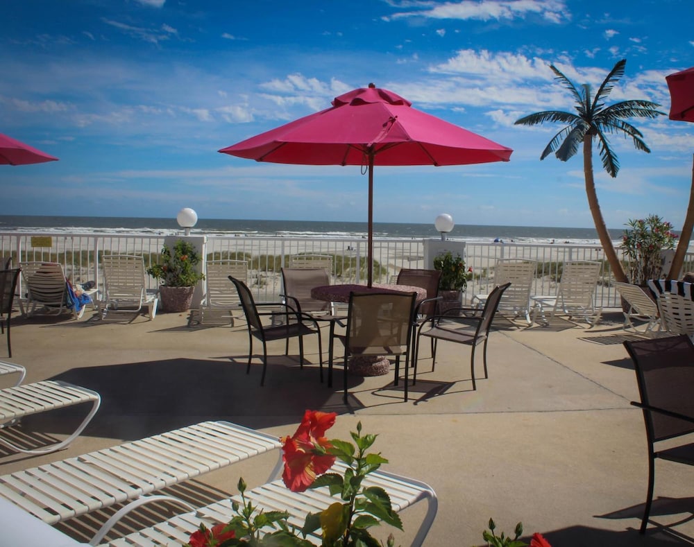 Paradise Ocean Front Resort 28/45