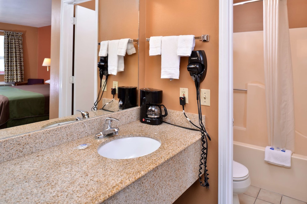 Americas Best Value Inn Suites Siloam Springs 13/26
