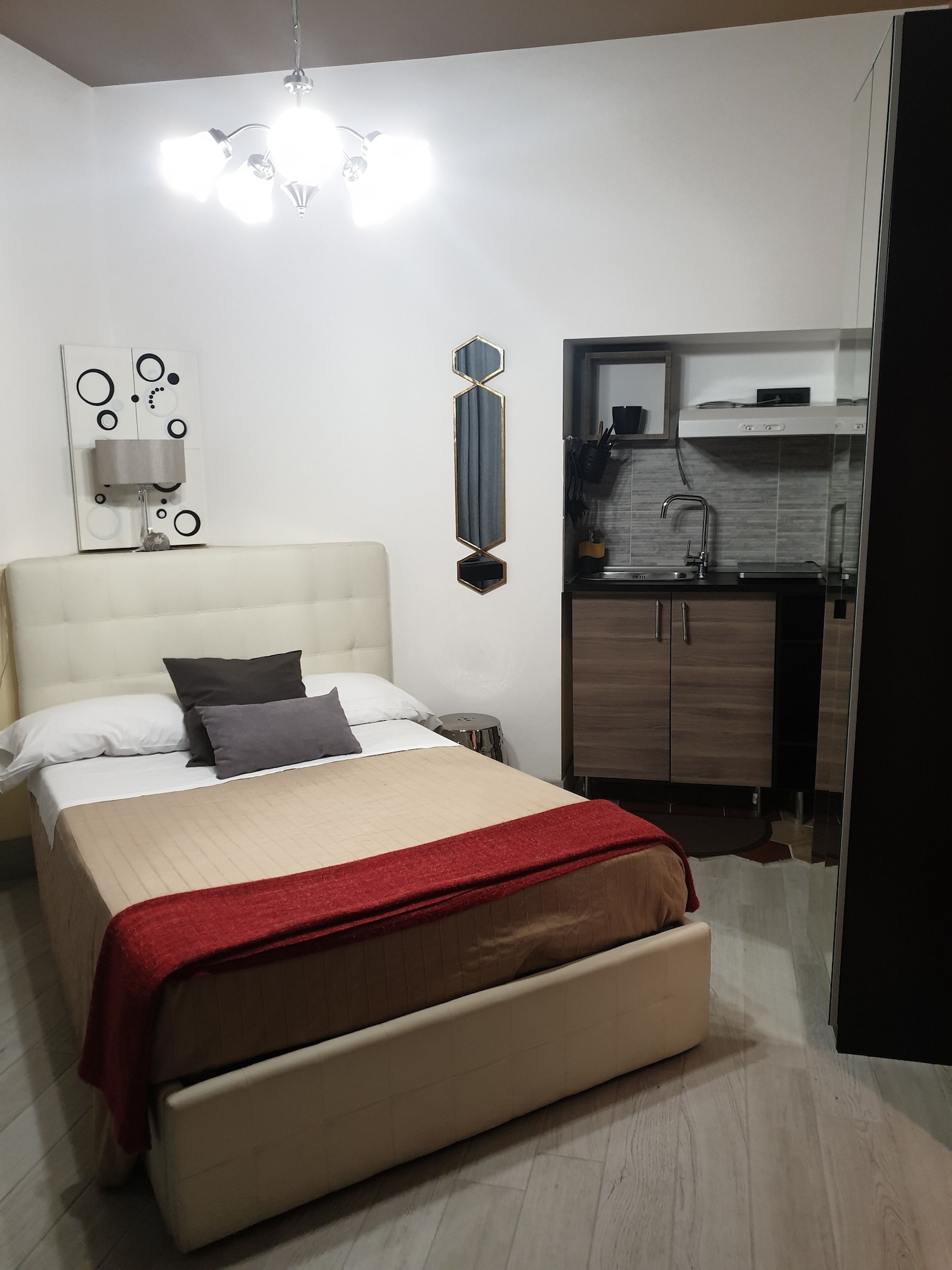 APARTMENT, SINGLE