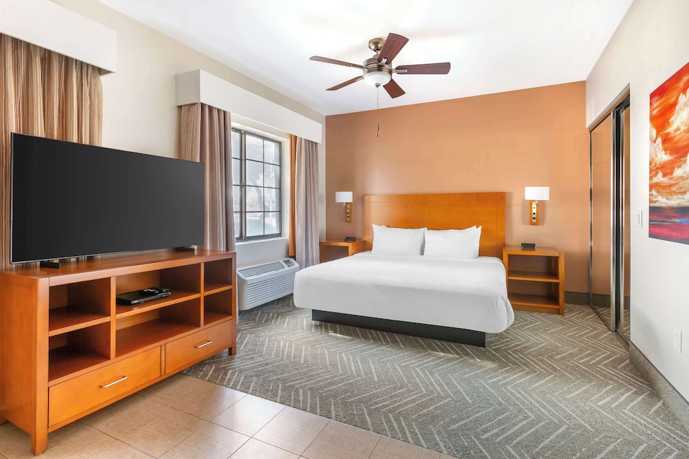 STUDIO, KING BED, ACCESSIBLE