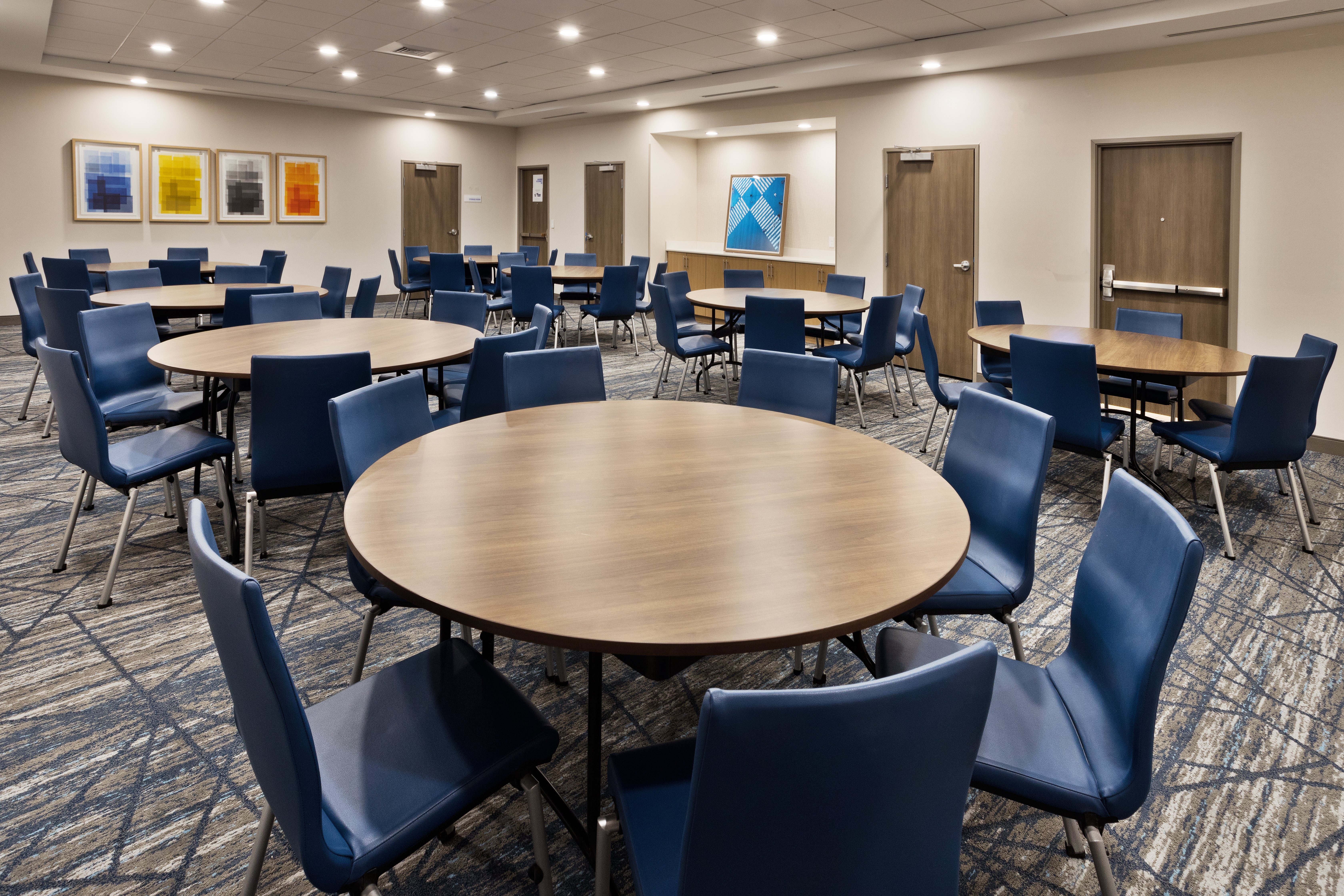 Holiday Inn Express COLUMBUS NORTHEAST 46/54
