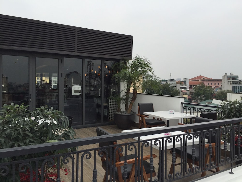 Bespoke Trendy Hotel Hanoi 3/50