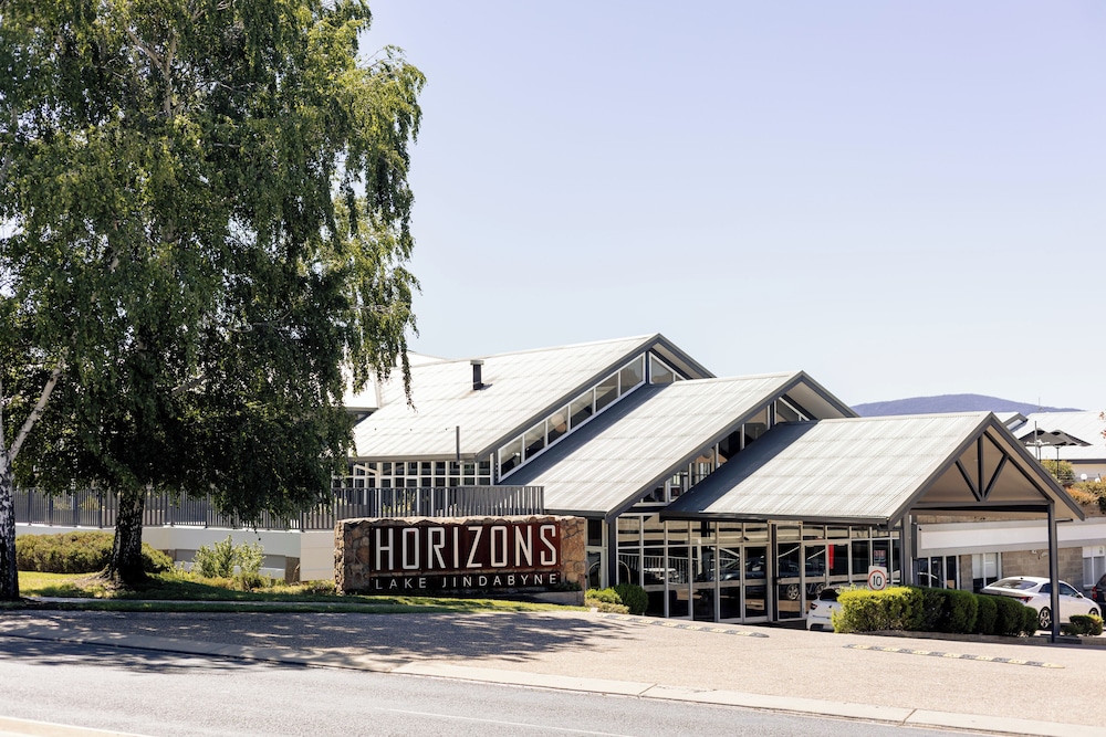 Horizons Lake Jindabyne in JINDABYNE - NEW SOUTH WALES