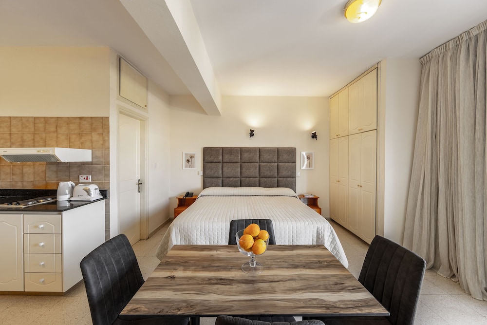 Stephanos Hotel Apartments 19/47