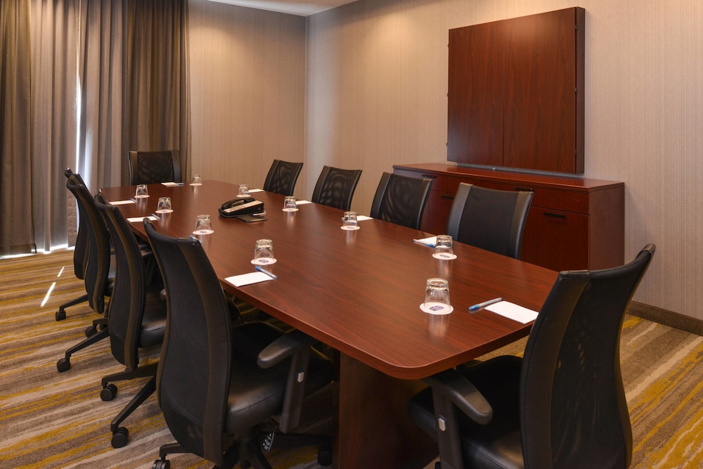 Springhill Suites Pittsburgh Mills 39/43