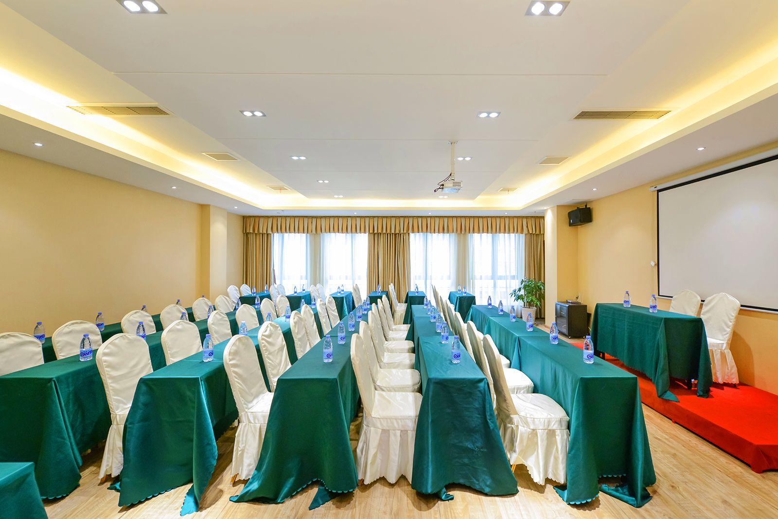 Zhongsheng Hotel 33/35