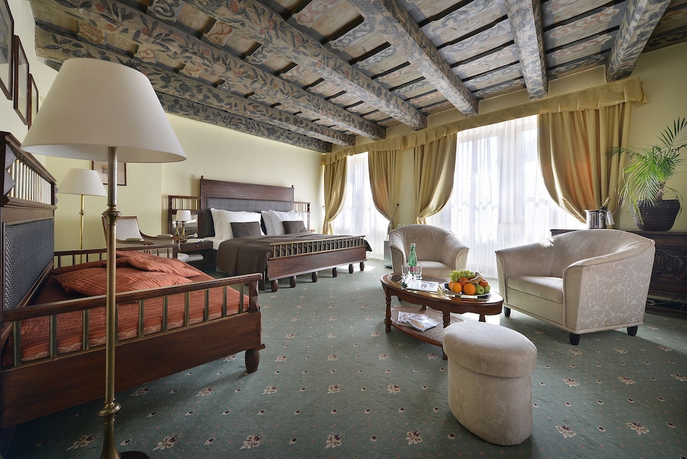 U Tri Pstrosu Hotel 32/50