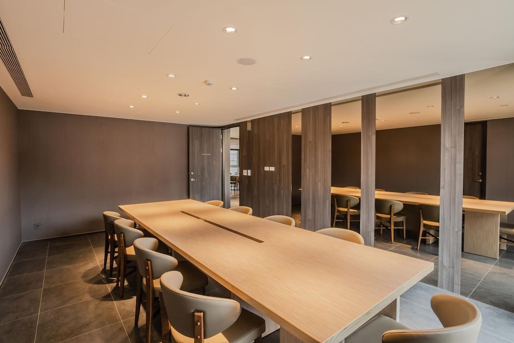 Jin Shi Hu Hotel 25/35