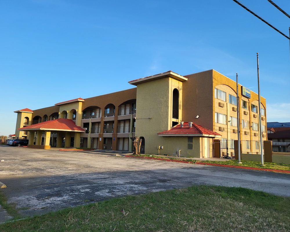 Hallmark Inn and Suites 1/30