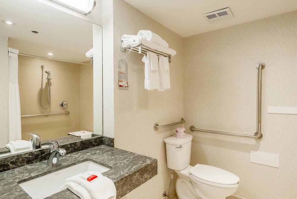 Ramada By Wyndham Niagara Falls By the River 15/47