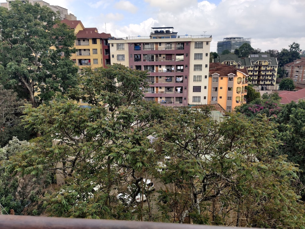 Fenesi Gardens Apartments 36/41