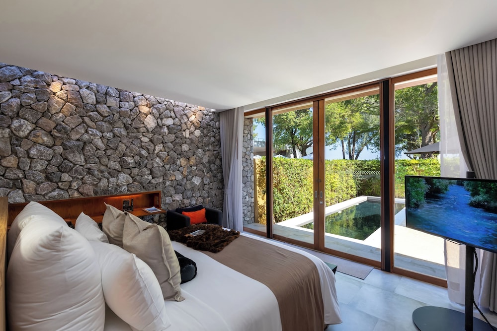 DELUXE POOL VILLA