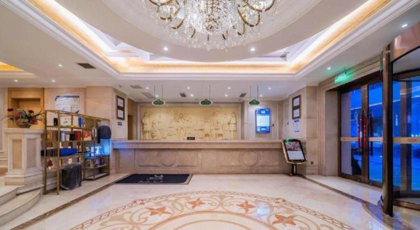 Vienna Hotel (Chongqing Shiqiaopu Metro Station) 9/58